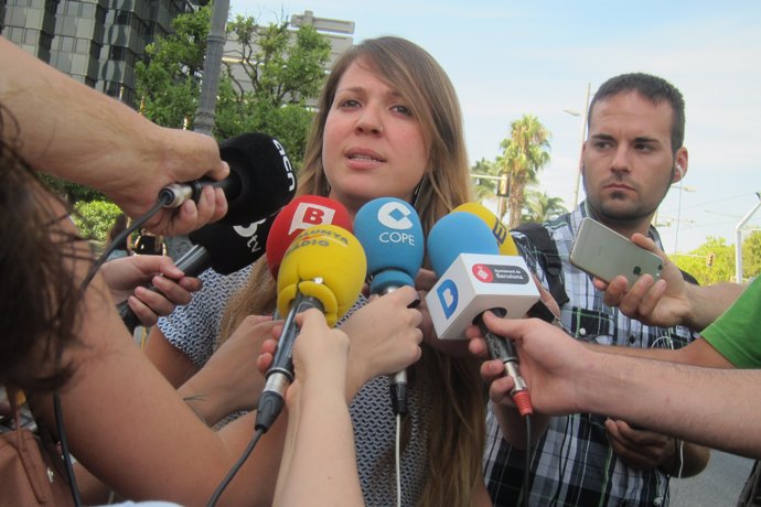 La teniente de alcalde Janet Sanz en declaraciones a los periodistas