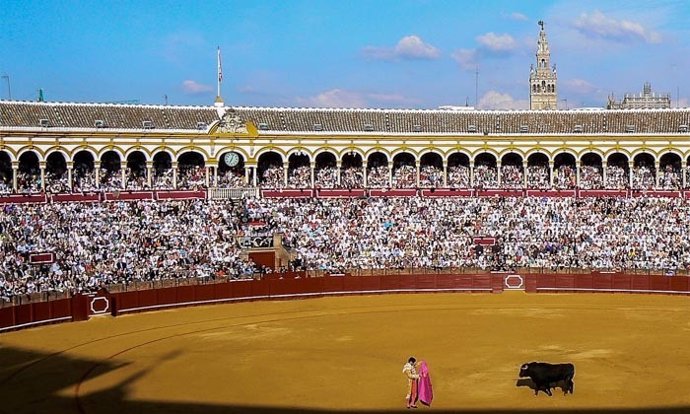 Tarde de toros en la Real Maestranza de Sevilla.