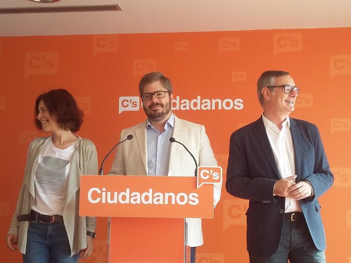 Cristina Losada, Fran Hervías y Jos  Manuel Villegas en la rueda de prensa