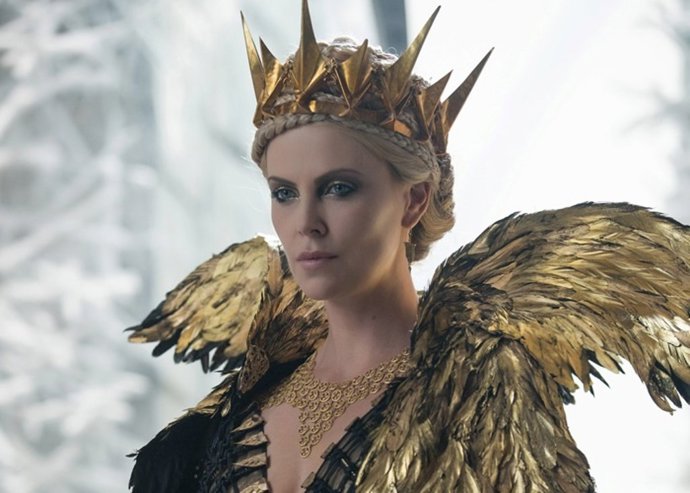 LOS ESTILISMOS DE Charlize Theron EN LA PELÍCULA EL CAZADOR Y LA REINA DE HIELO