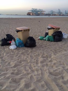 Basura en las playas de Algeciras