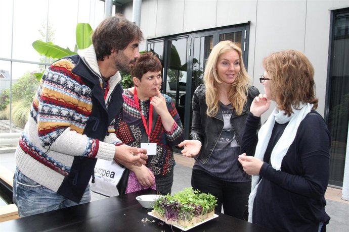 Mulero, junto con representates del seminario europeo