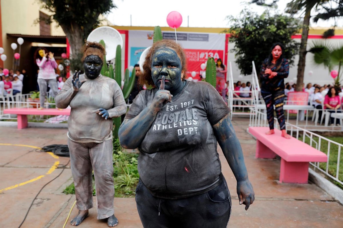 En Imágenes: Miles de personas marchan contra la violencia machista en Perú