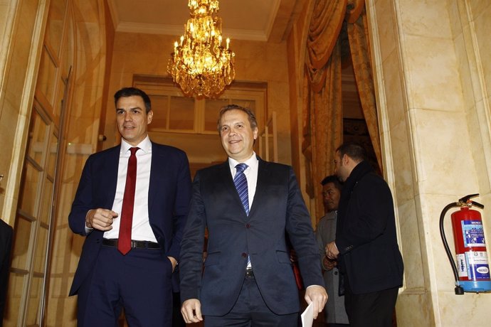 Pedro Sánchez y  Antonio Miguel Carmona