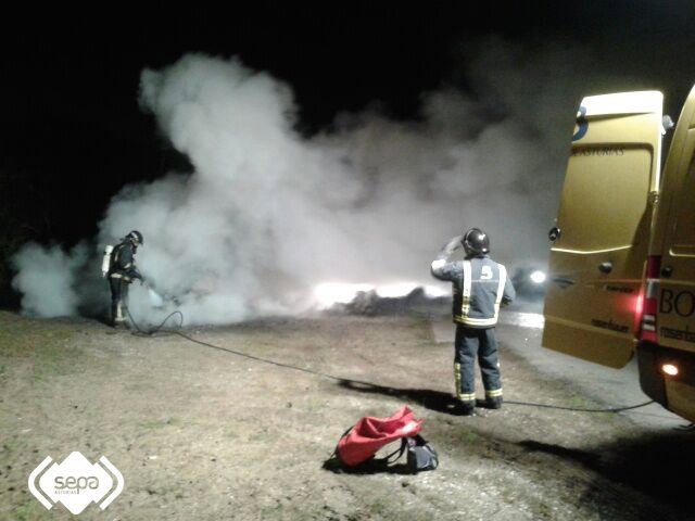 Intervención nocturna de bomberos del SEPA. 