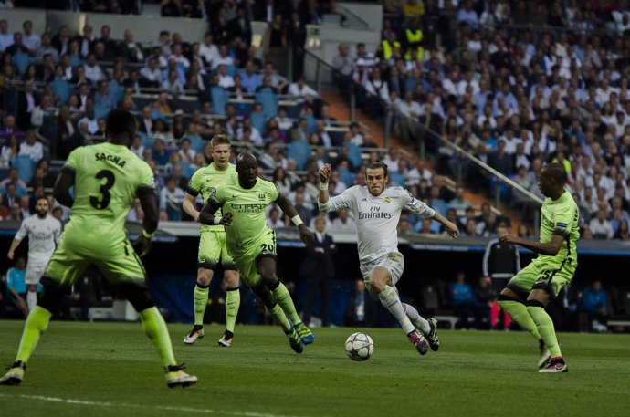 Bale, Mangala y Fernandinho en el Real Madrid - Manchester City