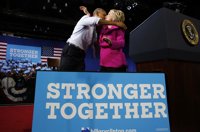 Obama advierte a los demócratas de que no hay que confiarse ante la victoria de Clinton