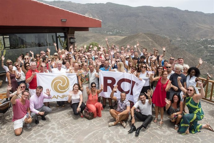 Anfi forma a más de un centenar de vendedores