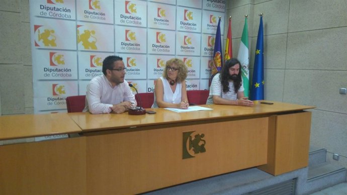 Ruz, Álvarez (izda.) y Ruiz, durante la presentación de 'FestiSan'