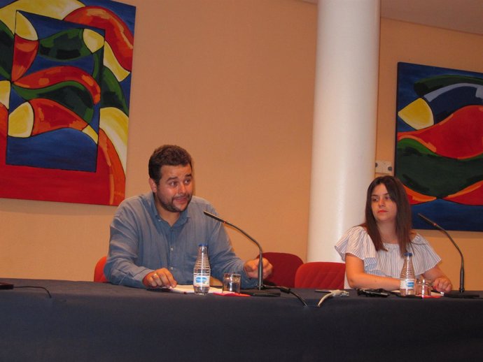Secretario De Organización De UGT Asturias, Abel Suárez, Y La Responsable De Juv