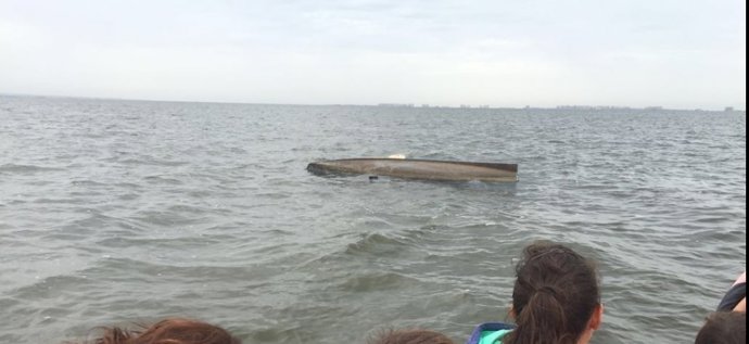 Barco volcado