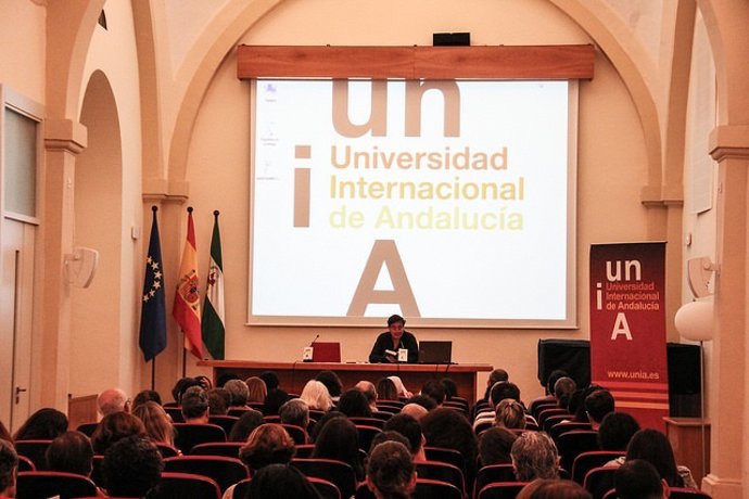 García Montero, en los cursos de la UNIA