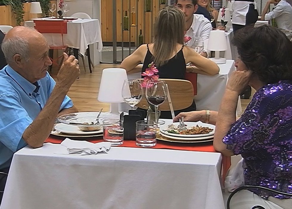 Cita entre Eladio de  80 años y María de 90