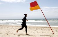 Francia defiende la prohibición del uso del 'burkini' en las playas