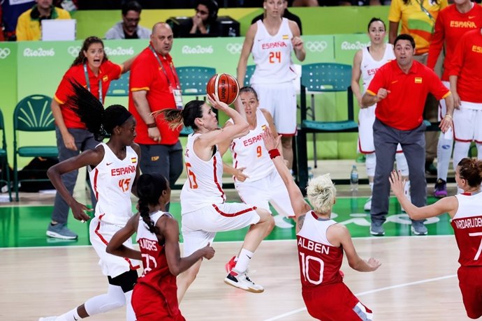 Anna Cruz anota la canasta decisiva en el España - Turquía