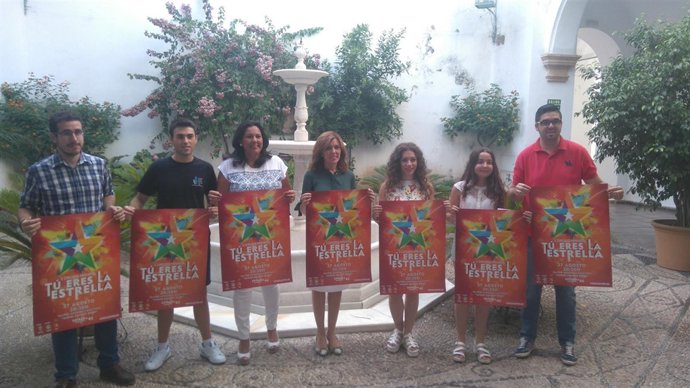 Amo y Romero (centro) durante la presentación de 'Tú eres la estrella'