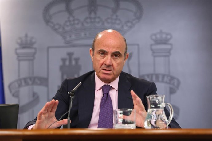 Santamaría y Guindos tras el Consejo de Ministros del 29 de julio