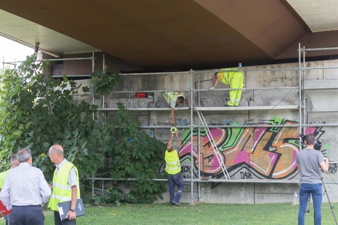 Arreglo en el paso elevado de Vía Hispanidad