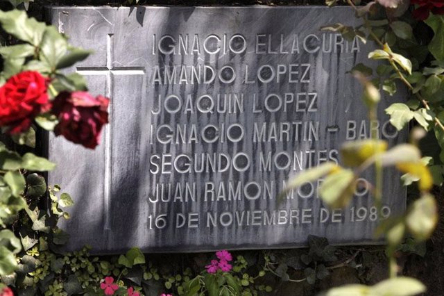 Tumba del sacerdote asesinado en El Salvador Ignacio Ellacuría