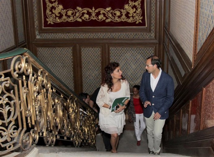 María Jesus Montero con el alcalde de Sanlúcar en visita institucional