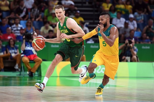 Patrick Mills en un Australia-Lituania en los Juegos de Río