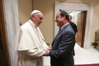 Vaticano/Francia.- Hollande traslada su "gratitud" al Papa por el apoyo mostrado tras el atentado en Normandía