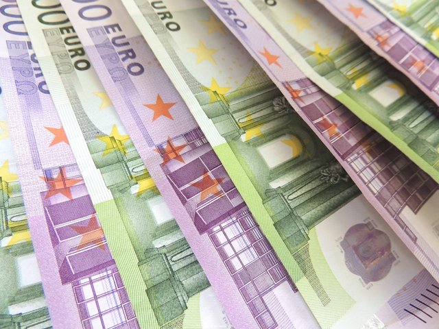Dinero, euros, billetes