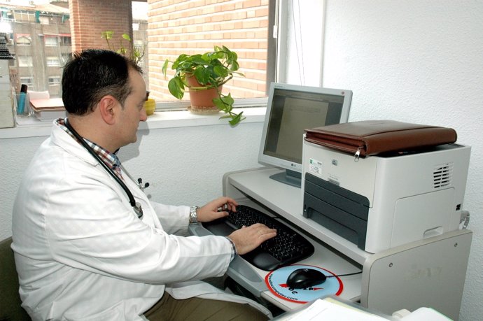 El alergólogo del Complejo Hospitalario de Jaén Manuel Alcántara.