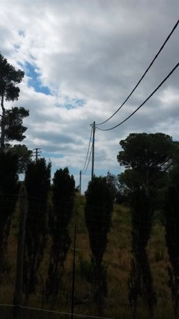 Línea eléctrica de baja tensión en Vall-llobrega