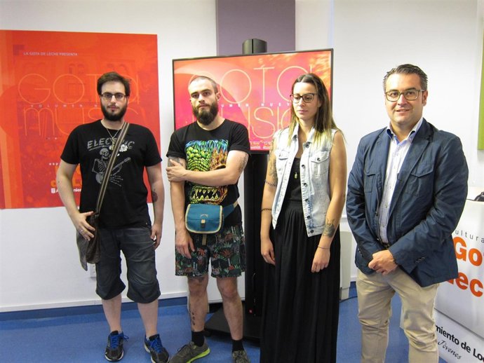 El concejal Javier Merino con el grupo 'The Monster Lover' ganador Gota Music