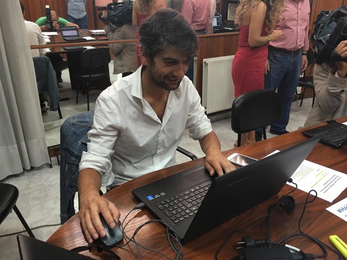 Jorge Suárez vota en las primarias de En Marea