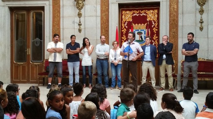 Acto de despedida de los niños saharauis acogidos en Madrid.
