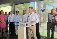 Moreno dice que Rajoy pone "toda la carne en el asador" y critica a Sánchez y Díaz