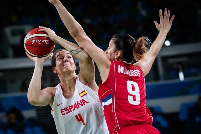 Laura Nicholls en el partido ante Serbia en los Juegos