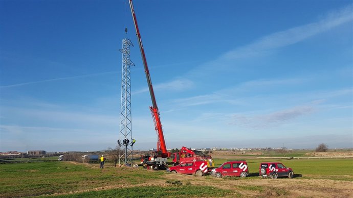 Nueva línea de media tensión en el canal Segarra-Garrigues