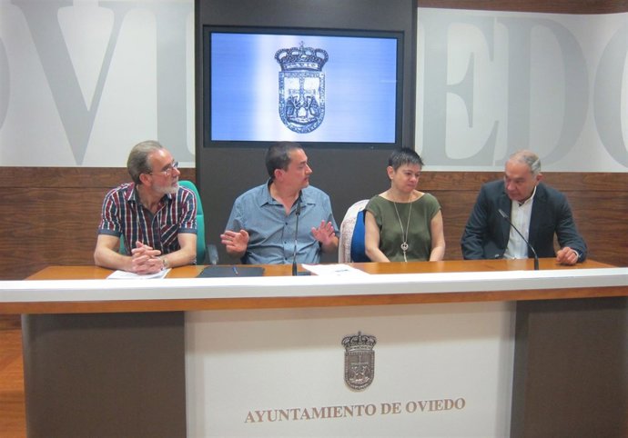 Representantes de la peña bolística 'Tino El Panadero' y Fernando Villacampa.