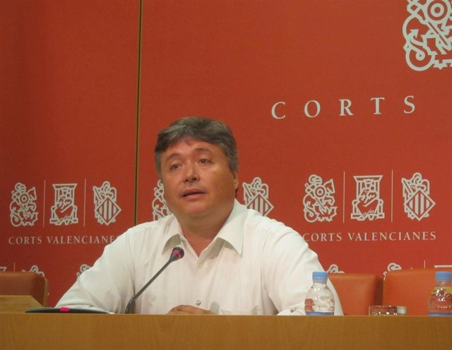 Santamaría (PP) durante la rueda de prensa 