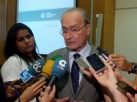 De la Torre califica de "vil, intolerante e intolerable" la agresión a una transexual