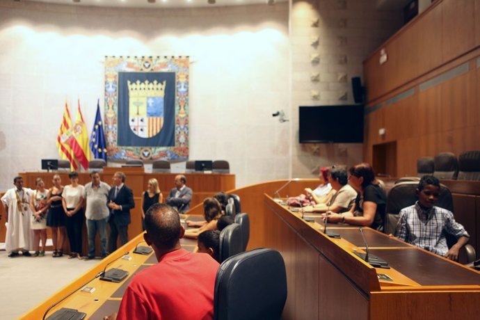  Participantes En El Programa 'Vacaciones En Paz' Visitan Las Cortes