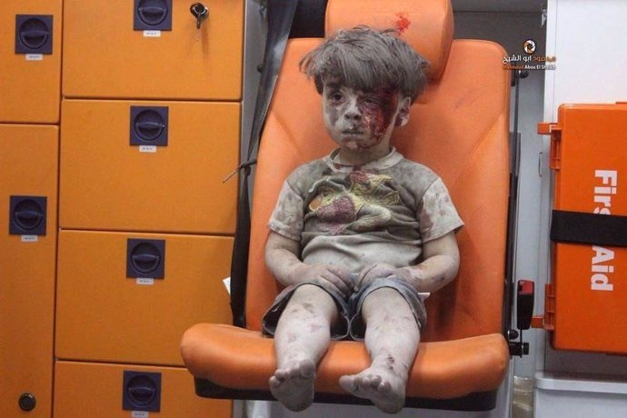 Omran Daqneesh, niño sirio superviviente bombardeo en Alepo