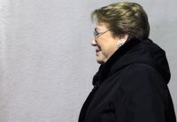 Bachelet reconoce que no goza de "confianza" pero asegura que está "buscando soluciones" para Chile