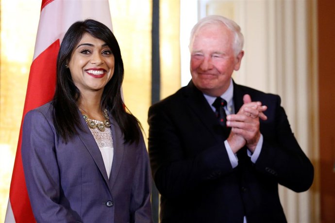 Bardish Chagger (derecha)