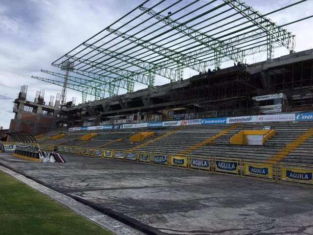 Obras del estadio Guillermo Plazas Alcid de Neiva en Colombia