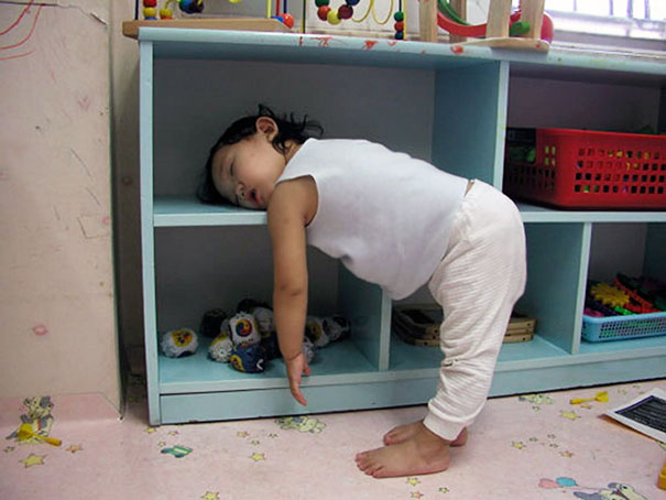 funny-kids-sleeping-anywhere-125-57aaeafca9771__60