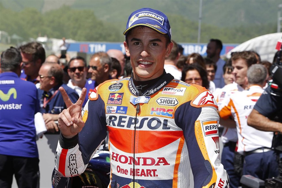Marc Márquez saludando en el Gran Premio de Italia 2016