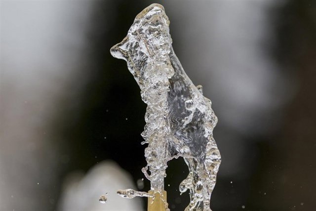 Una fuente de agua potable en la capital