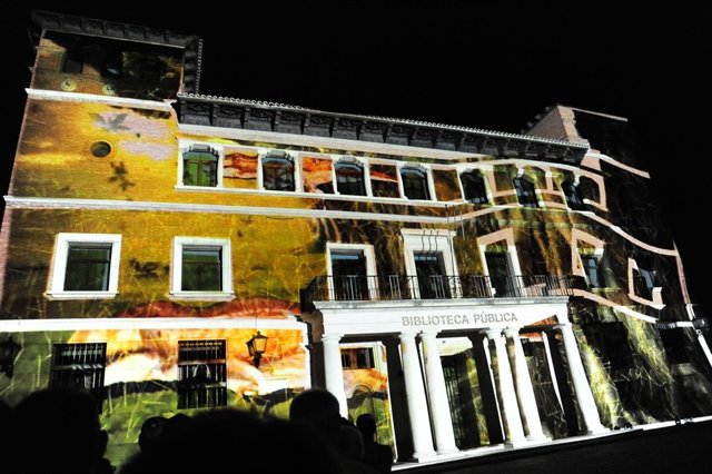 Espectáculo de luz y sonido por el 15 aniversario de Dinópolis