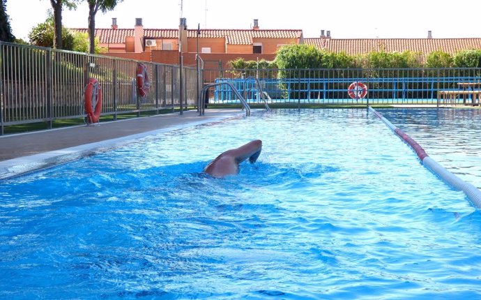 Nadador en una piscina