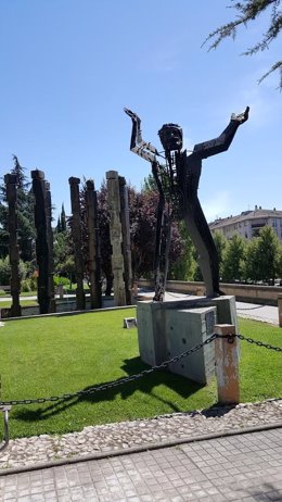 Escultura homenaje a Joaquín Costa
