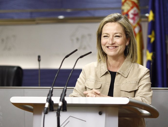 Ana Oramas en el Congreso tras reunirse con el Rey